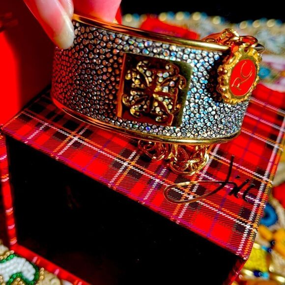 RUSTIC COTM December 2017 - comes w signature box! - Picture 1 of 13